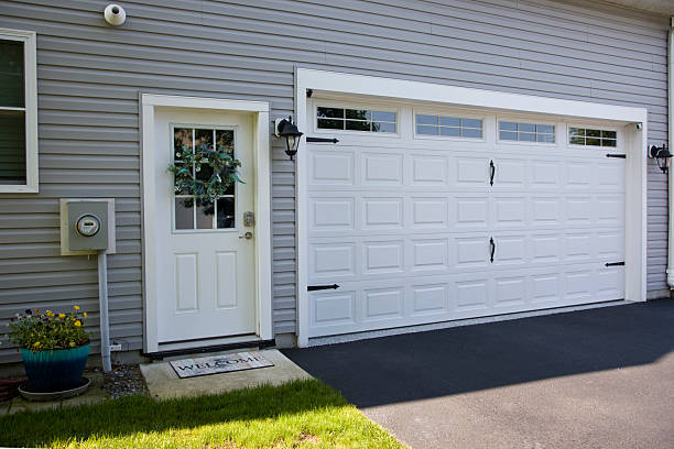 24/7 Emergency Garage Door Panel Replacement experts in Harmony, RI